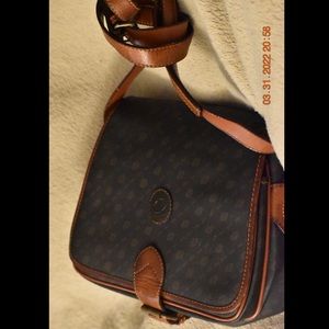 vintage qaris purse.